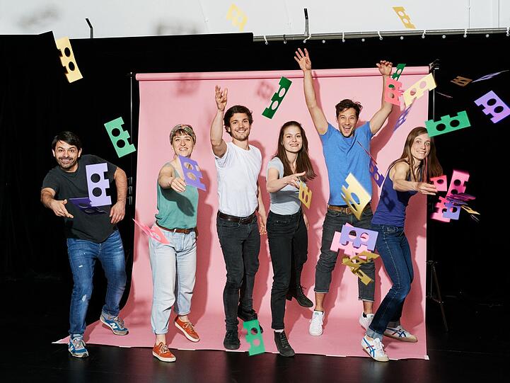 Jung und erfolgreich: Das Ensemble der Schauburg spielt sich in die Kinderherzen.