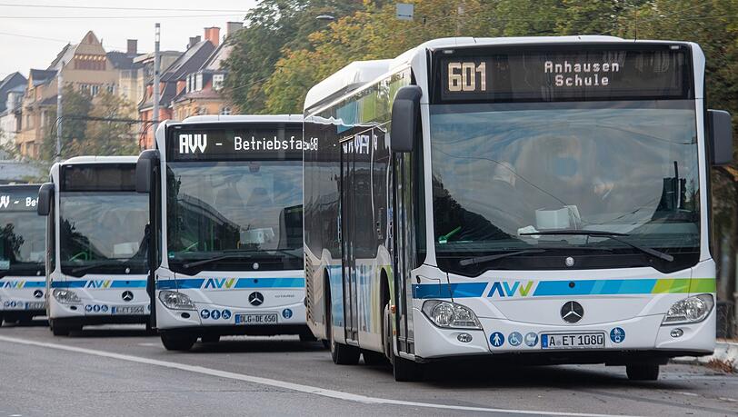 Mit Milliardeninvestitionen könnte laut einer neuen Studie das Bus- und Bahnangebot in Bayern überall deutlich verbessert werden. (Symbolbild)