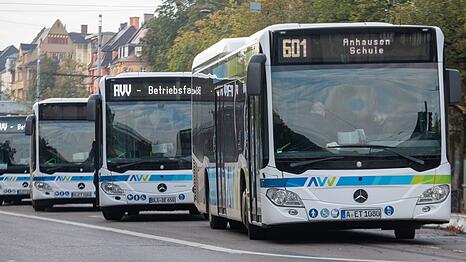 Mit Milliardeninvestitionen könnte laut einer neuen Studie das Bus- und Bahnangebot in Bayern überall deutlich verbessert werden. (Symbolbild)