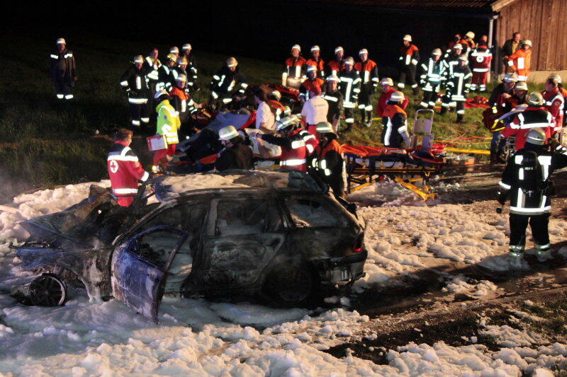 Die Bilder vom Auffahrunfall zwischen Gangkofen und Frontenhausen.