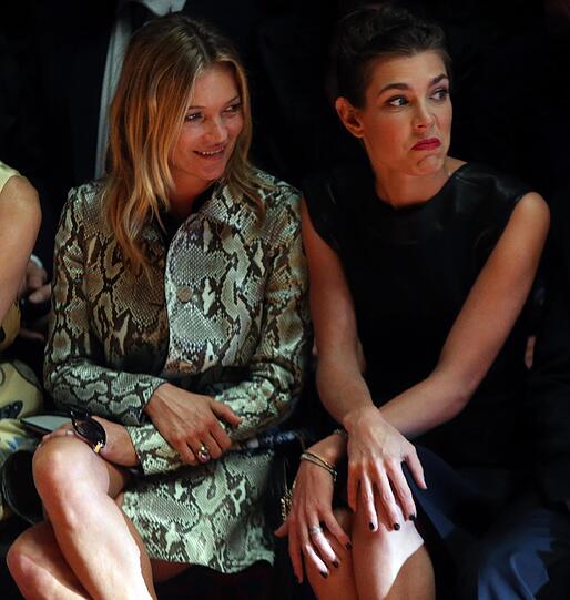 Charlotte Casiraghi mit Kate Moss bei einer Modenschau