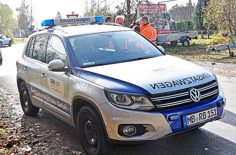 Der Regionalzug rammte den Wagen, als dieser gerade die Gleise überquerte. Beide Insassen starben noch am Unfallort.