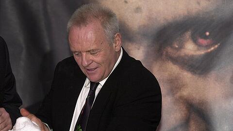 Die Rolle des diabolischen und gleichzeitig kultivierten Kannibalen Dr. Hannibal Lecter verhalf Anthony Hopkins zu Weltruhm. Dreimal schlüpfte er in die Rolle des Psychopathen. (Alle drei Filme sind auf DVD und Blu-Ray erhältlich.)