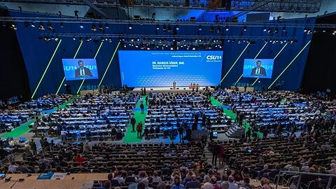 Markus Söder, CSU-Parteivorsitzender und Ministerpräsident von Bayern, spricht beim CSU-Parteitag. Foto: Peter Kneffel/dpa/Archivbild
