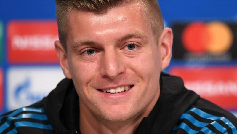 Im Dokumentarfilm " "KROOS" übt Toni Kroos Kritik an Bayern München. Im Dokumentarfilm " "KROOS" übt Toni Kroos Kritik an Bayern München.