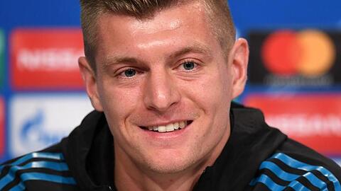 Im Dokumentarfilm " "KROOS" übt Toni Kroos Kritik an Bayern München.