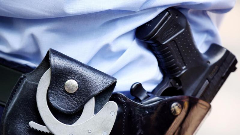 Die Polizei kann in Schwabing einen Mann festnehmen, der eine Tasche mit Drogen bei sich führte. (Symbolbild)