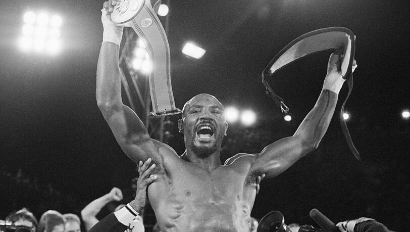 "Kein Mensch hat je mit solcher Hingabe im Ring gestanden", sagt Promoter-Legende Bob Arum über Marvelous Marvin Hagler († 66). "Kein Mensch hat je mit solcher Hingabe im Ring gestanden", sagt Promoter-Legende Bob Arum über Marvelous Marvin Hagler († 66).
