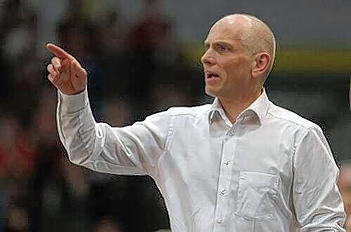 General- und Einzelkritik: Bambergs Manager Wolfgang Heyder verstärkt den Druck auf die Mannschaft nach dem bislang enttäuschenden Saisonverlauf.