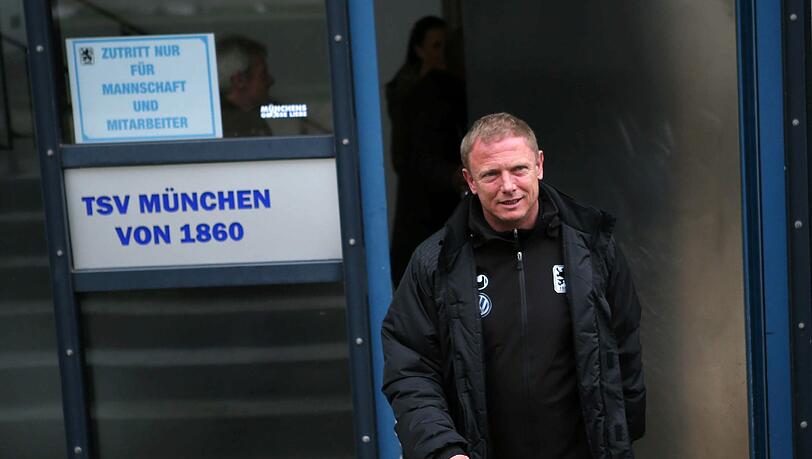 Vorstellung und Trainingseinheit: Tag 1 für Torsten Fröhling als neuer Cheftrainer der Löwen. Die Bilder. Vorstellung und Trainingseinheit: Tag 1 für Torsten Fröhling als neuer Cheftrainer der Löwen. Die Bilder.