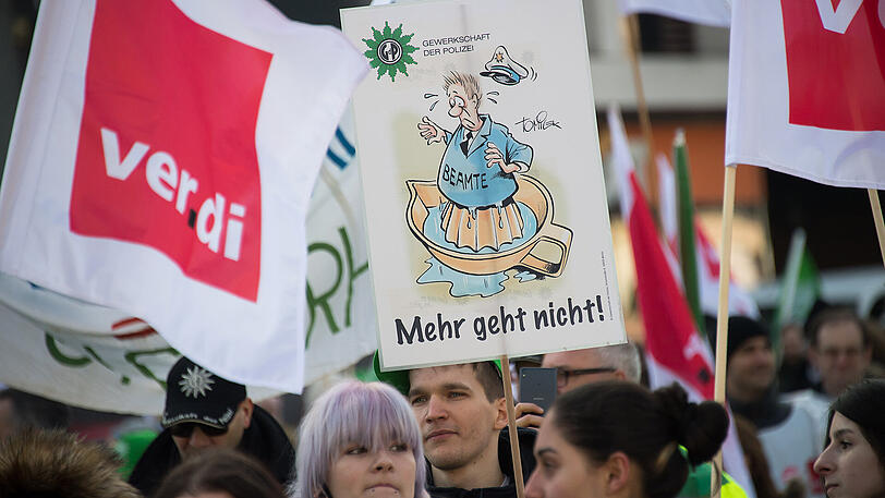 Bilder vom Dienstag: Beschäftigte des öffentlichen Dienstes streiken in München.