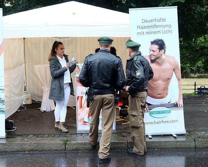 Das Isarinselfest trotzt dem nasskalten Herbstanfang - die Bilder vom Wochenende zum Durchklicken.