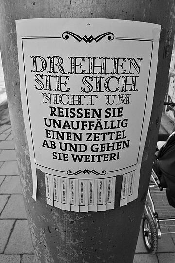 Isarvorstadt: Originelle Schnitzeljagd mit Zettelbotschaften. AZ-Leserin Katharina Kraus ist's aufgefallen.