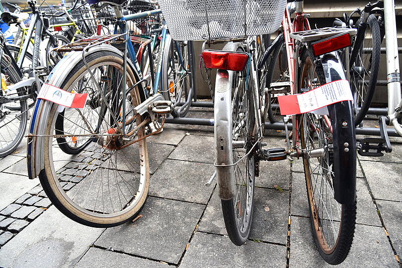 Die verlassenen und vergessenen Radln werden markiert und bekommen vier Wochen Schonfrist.