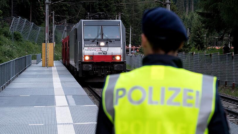 Der Kläger wehrt sich gegen Personenkontrollen an der Grenze (Illustration) Der Kläger wehrt sich gegen Personenkontrollen an der Grenze (Illustration)