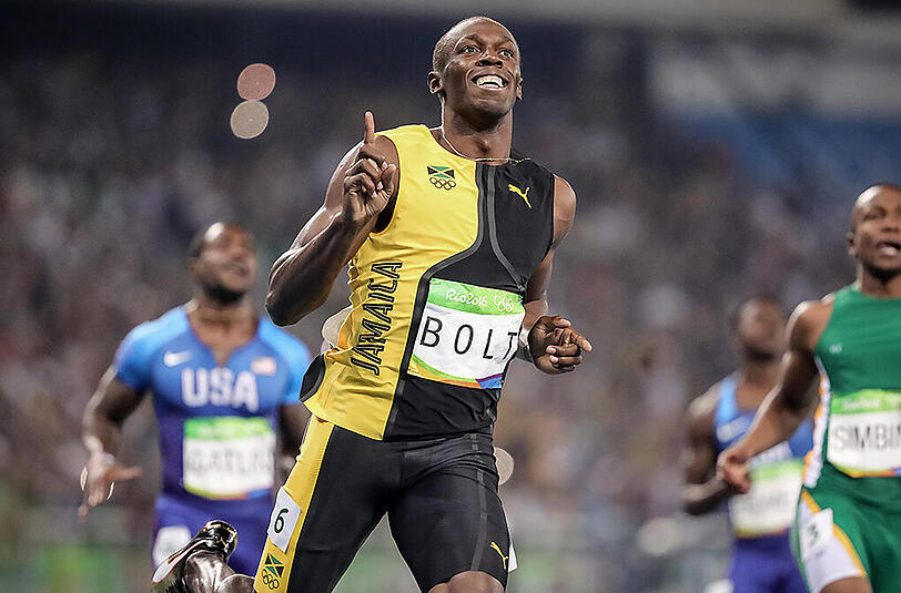 Usain Bolt hat den ersten Schritt zum dritten Gold-Triple in Folge gemacht und das 100-Meter-Finale gewonnen.