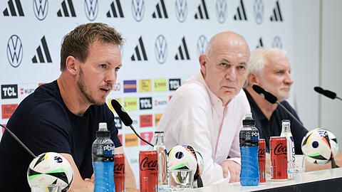 Pressekonferenz nach dem Ausscheiden der deutschen Nationalmannschaft mit Bundestrainer Julian Nagelsmann, DFB-Präsident Bernd Neuendorf und DFB-Sportdirektor Rudi Völler (v.l.).