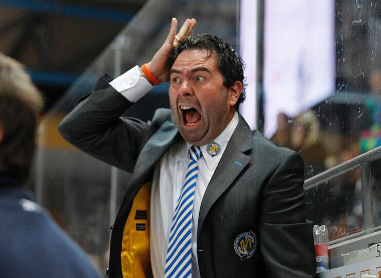 EHC-Manager Christian Winkler rastet bei den Spielen an der Bande regelmäßig aus.