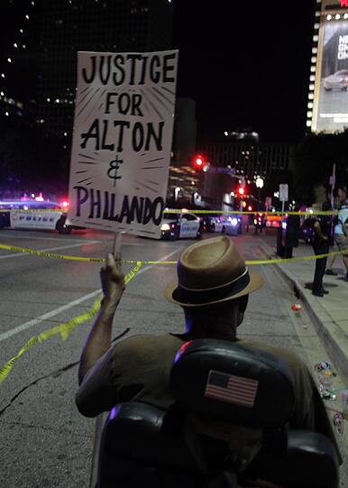 In Dallas wurden mehrere Polizisten bei einem Scharfschützen-Angriff getötet.