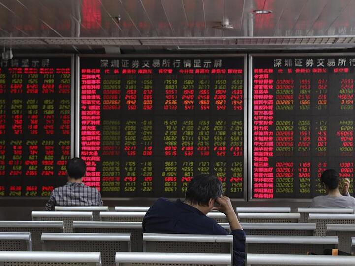 Investoren beobachten die Aktienkurse am Aktienmarkt. Vor Gesprächen zur Lösung des Handelskrieges zwischen den USA und China, den beiden größten Volkswirtschaften, rutschten die Aktien in Asien ab.