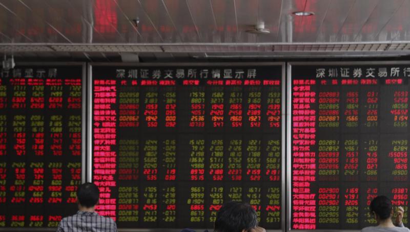 Investoren beobachten die Aktienkurse am Aktienmarkt. Vor Gesprächen zur Lösung des Handelskrieges zwischen den USA und China, den beiden größten Volkswirtschaften, rutschten die Aktien in Asien ab. Investoren beobachten die Aktienkurse am Aktienmarkt. Vor Gesprächen zur Lösung des Handelskrieges zwischen den USA und China, den beiden größten Volkswirtschaften, rutschten die Aktien in Asien ab.