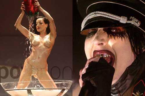 Marilyn Manson und die Stripperin Ditta von Teese gaben sich in einem irischen Spukschloss das Ja-Wort. Er ganz in schwarz, sie in Blutrot. Aber das überrascht ja eigentlich nicht. Mittlerweile sind beide wieder geschieden.