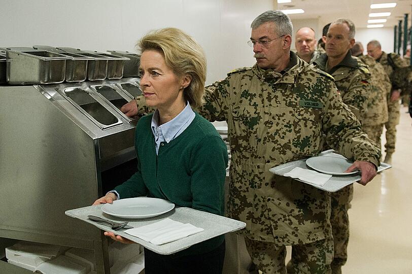 Verteidigungsministerin Ursula von der Leyen in Afghanistan. Die Bilder vom Blitzbesuch in Masar-i-Scharif.