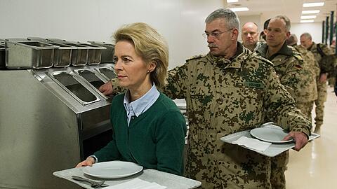Verteidigungsministerin Ursula von der Leyen in Afghanistan. Die Bilder vom Blitzbesuch in Masar-i-Scharif.
