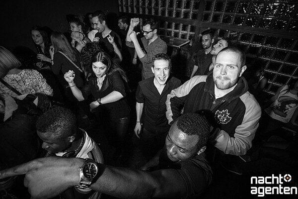 Die besten Party-Bilder vom Samstag. Hier im Crux.