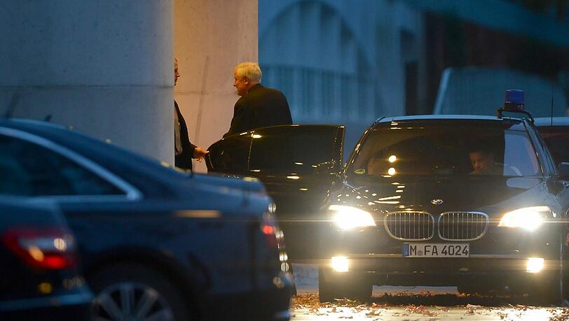 Die bayerische Staatsregierung will Elektroautos fördern, hält sich aber selbst bei der Beschaffung zurück. Die bayerische Staatsregierung will Elektroautos fördern, hält sich aber selbst bei der Beschaffung zurück.