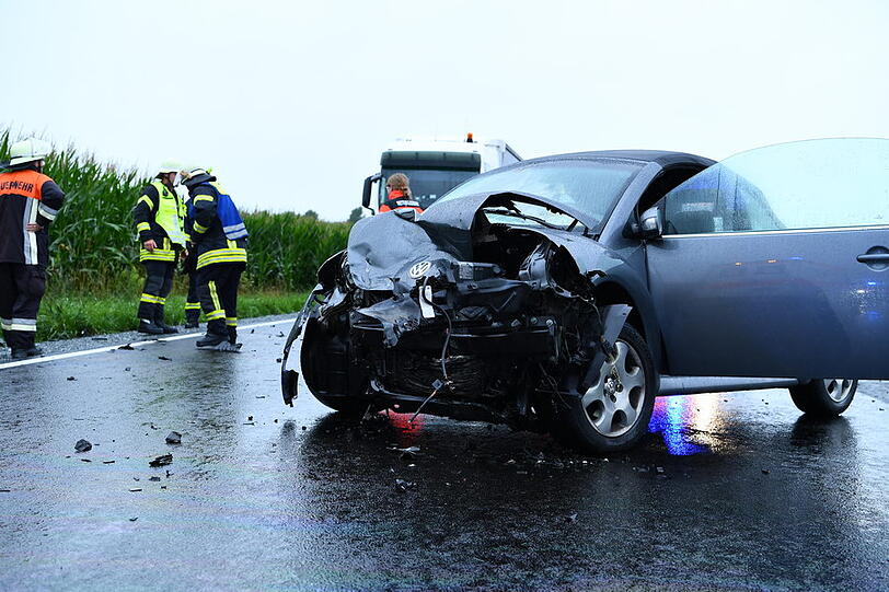 Schwerer Verkehrsunfall auf der B304 nahe Traunreut