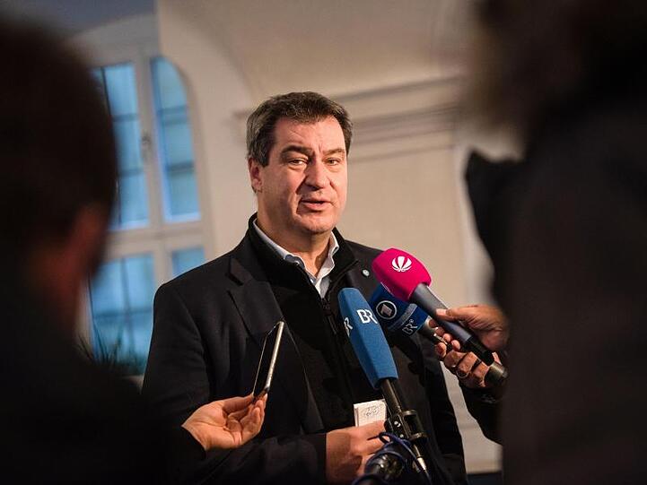 Der bayerische Ministerpräsident Markus Söder (CSU) spricht auf Kloster Banz mit Journalisten.
