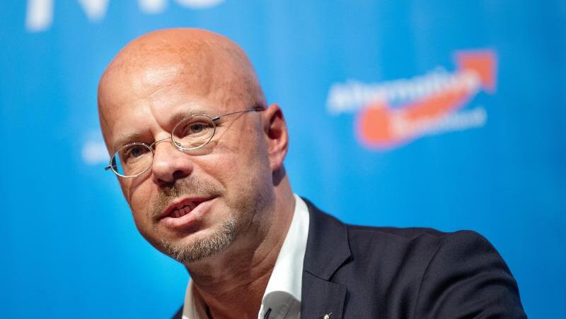 Brandenburgs AfD-Landesvorsitzender Andreas Kalbitz Ende April bei einem Landesparteitag. Brandenburgs AfD-Landesvorsitzender Andreas Kalbitz Ende April bei einem Landesparteitag.