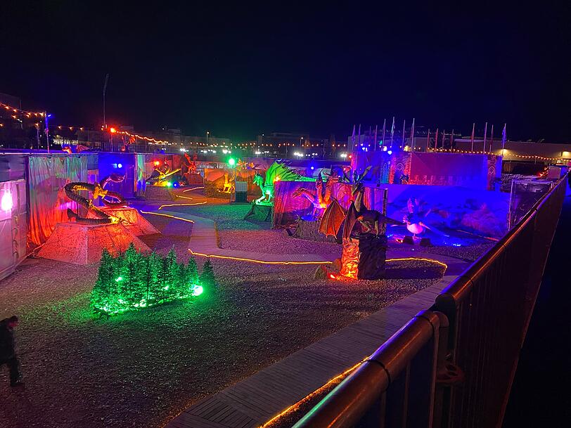 Vom blauen Stern aus kann man sich auf vier Metern Höhe einen Überblick über das Drachen-Gelände verschaffen.