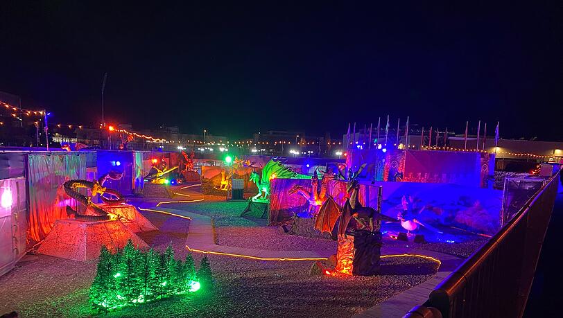 Vom blauen Stern aus kann man sich auf vier Metern Höhe einen Überblick über das Drachen-Gelände verschaffen. Vom blauen Stern aus kann man sich auf vier Metern Höhe einen Überblick über das Drachen-Gelände verschaffen.