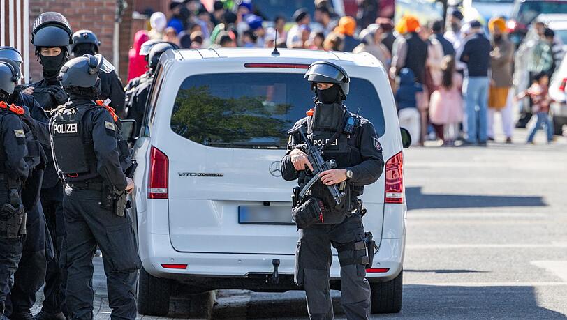 Mehrere Menschen sollen leicht verletzt worden sein.