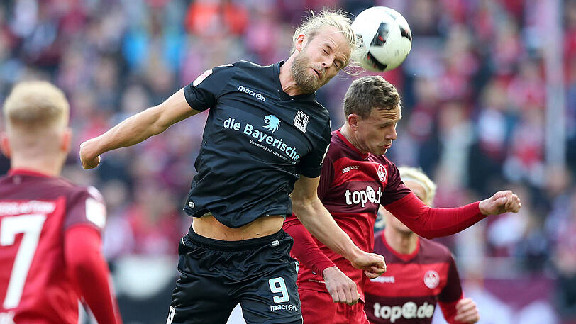 Christian Gytkjaer: Note 5. Pechvogel des Spiels. Als Joker zuletzt schwach - drum jetzt wieder in der Startelf. Bemüht, sich den ein oder anderen ball abzuholen. Scheiterte kurz vor der Pause an Pollersbeck und per Distanzschuss nur knapp. Nicht so vor dem eigenen Tor, als er den Kopf dort hinhielt, wo er ihn aus Lauterer Sicht hinhalten musste.