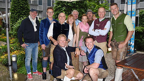 Posieren fürs Gruppenbild. Die Bilder von der "Angermaier Gentlemen Gaudi" zum Durchklicken.