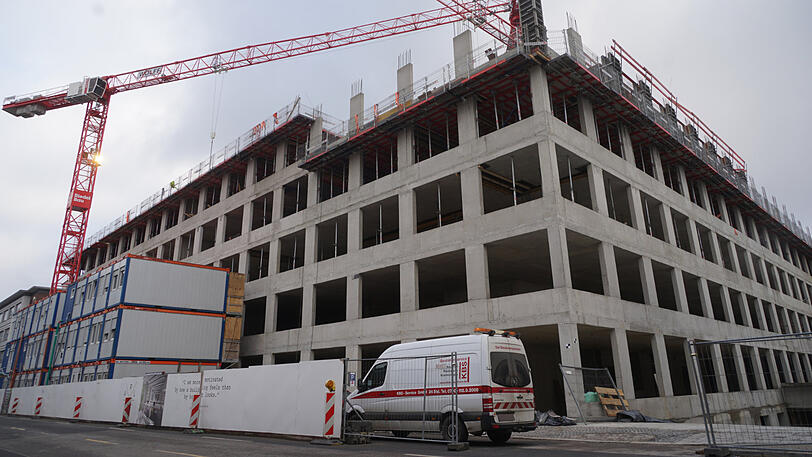 Halbnackt hat sich das Opfer auf der Baustelle versteckt.