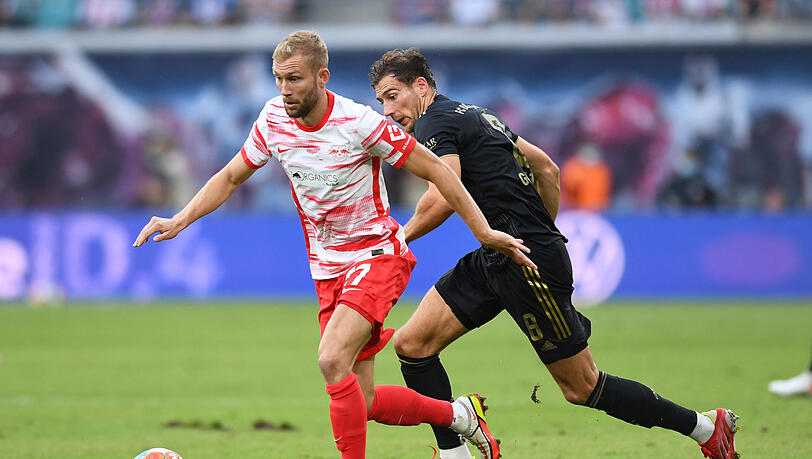 Bald Konkurrenten im Bayern-Mittelfeld? Leipzigs Konrad Laimer (l.) und Leon Goretzka. Bald Konkurrenten im Bayern-Mittelfeld? Leipzigs Konrad Laimer (l.) und Leon Goretzka.