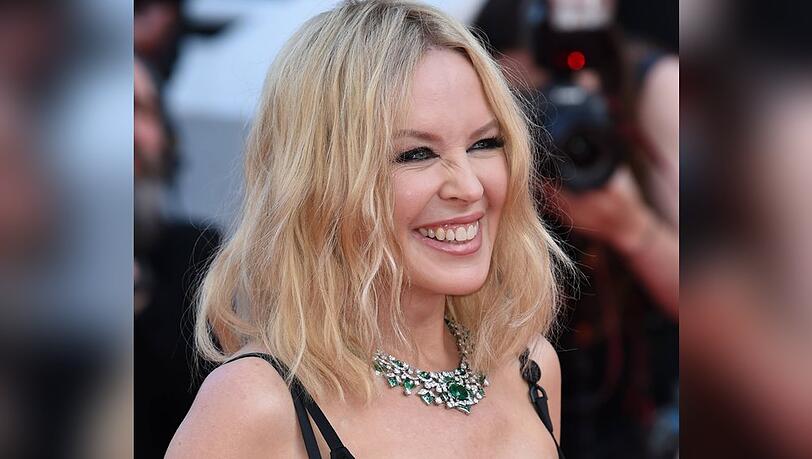 Kylie Minogue kehrt zu "Neighbours" zurück. Kylie Minogue kehrt zu "Neighbours" zurück.