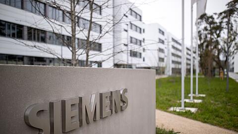 Das Schriftzug-Logo des deutschen Industriekonzerns Siemens.