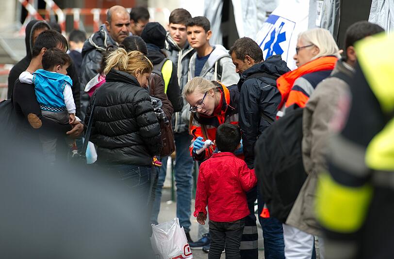 Auch am Montag kamen wieder Tausende Flüchtlinge in München an.