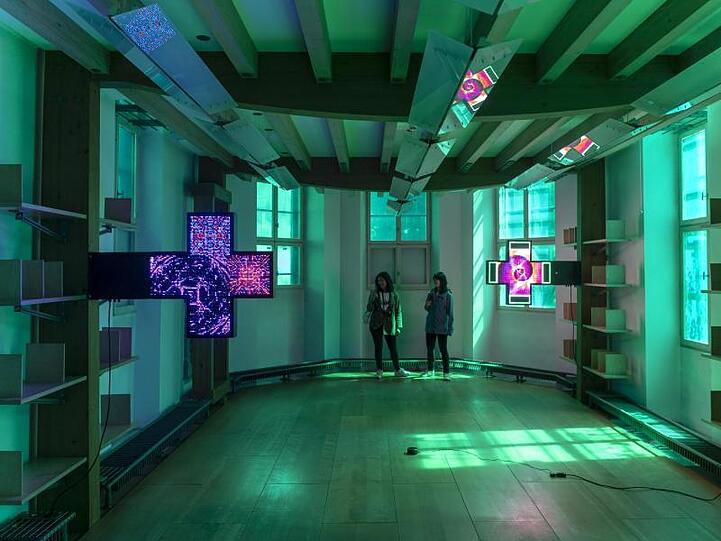 Eine Installation des deutschen Künstlers Mathis Altmann auf der Art Basel.