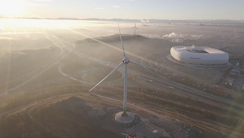 Das 80 Meter hohe Windrad steht in Freimann. Das 80 Meter hohe Windrad steht in Freimann.