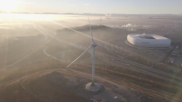 Das 80 Meter hohe Windrad steht in Freimann.