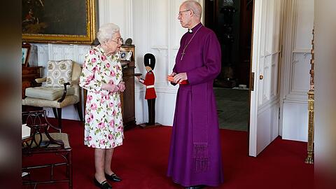 Queen Elizabeth II. und Justin Welby auf Schloss Windsor.