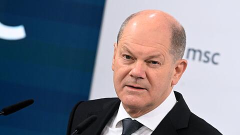 Bundeskanzler Olaf Scholz (SPD) spricht während der 60. Münchner Sicherheitskonferenz (MSC).