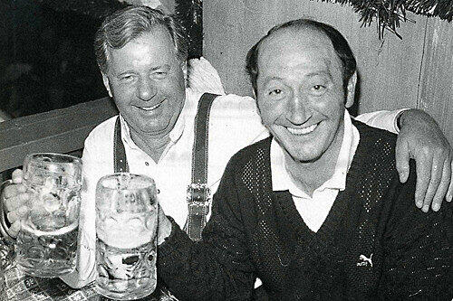 Von 1984 bis 1988 führte Karl Heckl (hier mit Ex-Trainer Fahrudin Jusufi) die Geschicke des TSV 1860 - und gab dann entnervt auf: "Ich bin der einzige Mensch, der beim TSV 1860 zum Millionär wurde. Vorher war ich Milliadär."