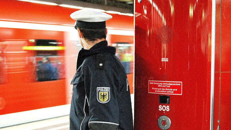 Der Mann konnte vor Ort reanimiert werden und kam anschließend ins Krankenhaus. Dort erlag er am Donnerstagmorgen allerdings einem Herzversagen. (Symbolbild)